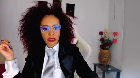 Snapshot of scarlettmalbec chatting on 09.18.25 Scarlett online show from 09.18.25