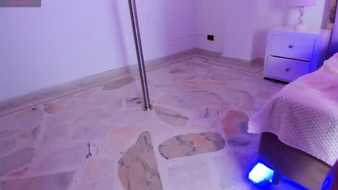 Scarlett Ross  online show from 02.19.25