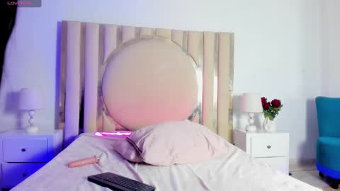 Scarlett Ross  online show from 02.25.25