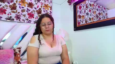 Snapshot of scarlettvelvet4u chatting on 10.20.25 Scarlet online show from 10.20.25
