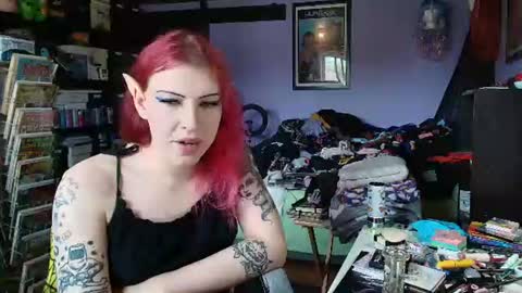 Sarah Bones online show from 06.25.26