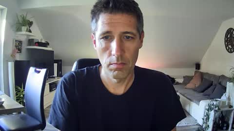 Snapshot of schnuckigeil chatting on 09.18.25 Dildomen online show from 09.18.25