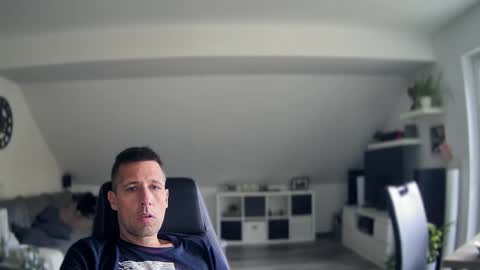 Snapshot of schnuckigeil chatting on 10.08.25 Dildomen online show from 10.08.25