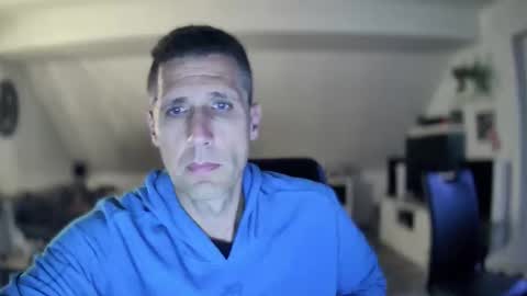 Snapshot of schnuckigeil chatting on 10.13.25 Dildomen online show from 10.13.25