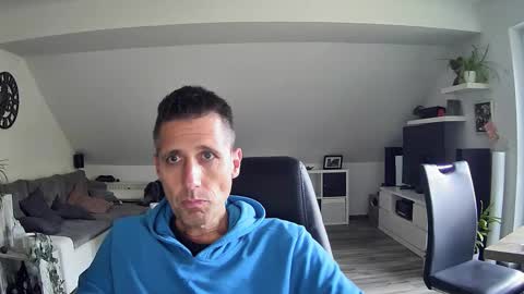 Snapshot of schnuckigeil chatting on 10.14.25 Dildomen online show from 10.14.25