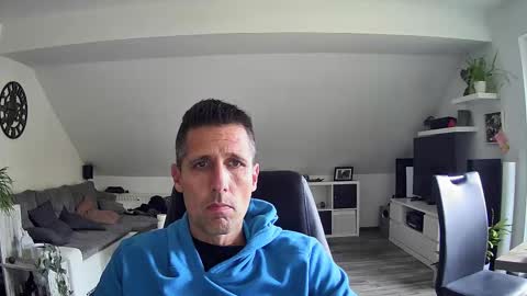 Snapshot of schnuckigeil chatting on 10.15.25 Dildomen online show from 10.15.25