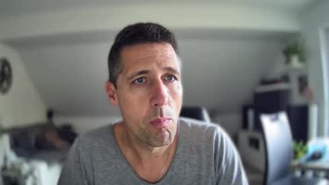 Snapshot of schnuckigeil chatting on 10.21.25 Dildomen online show from 10.21.25