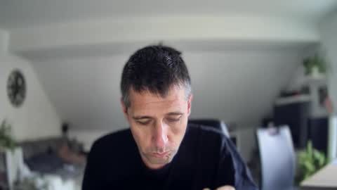 Snapshot of schnuckigeil chatting on 10.27.25 Dildomen online show from 10.27.25