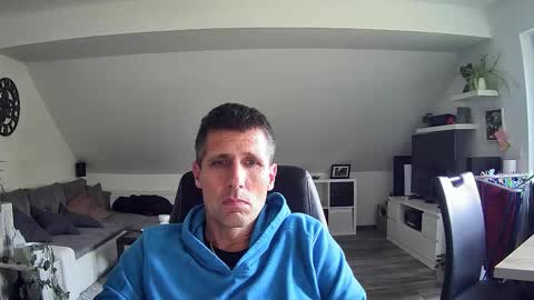 Snapshot of schnuckigeil chatting on 10.29.25 Dildomen online show from 10.29.25