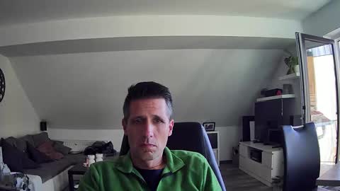 Snapshot of schnuckigeil chatting on 11.04.25 Dildomen online show from 11.04.25