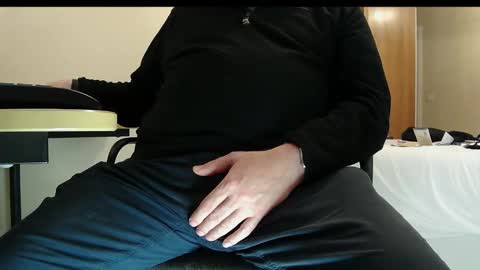 Snapshot of schwanz2023 chatting on 10.12.25 Mick online show from 10.12.25