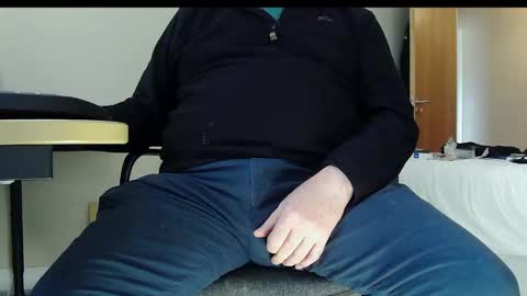 Snapshot of schwanz2023 chatting on 10.13.25 Mick online show from 10.13.25