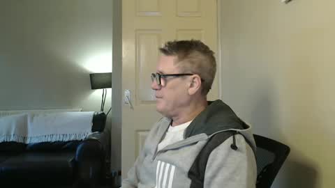 Snapshot of scottsman214 chatting on 01.01.25 James online show from 01.01.25