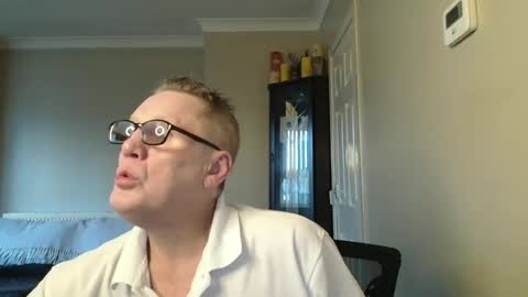 Snapshot of scottsman214 chatting on 02.28.25 James online show from 02.28.25