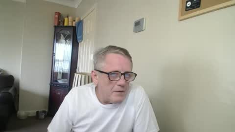 Snapshot of scottsman214 chatting on 10.27.25 James online show from 10.27.25