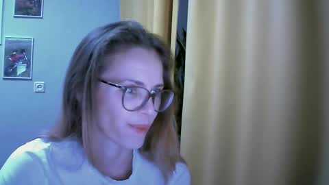 Snapshot of sea_dream chatting on 09.08.25 SEA Dream online show from 09.08.25