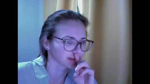 Snapshot of sea_dream chatting on 09.10.25 SEA Dream online show from 09.10.25