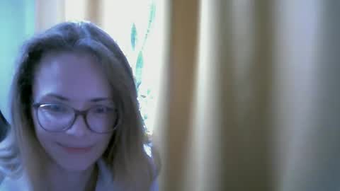 Snapshot of sea_dream chatting on 09.18.25 SEA Dream online show from 09.18.25