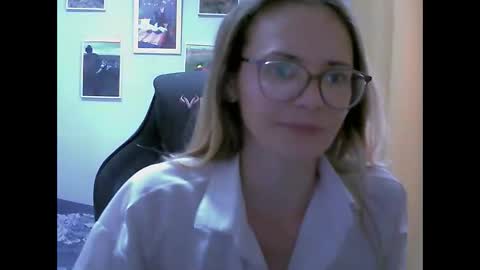 Snapshot of sea_dream chatting on 09.26.25 SEA Dream online show from 09.26.25