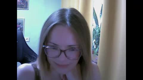 Snapshot of sea_dream chatting on 09.30.25 SEA Dream online show from 09.30.25
