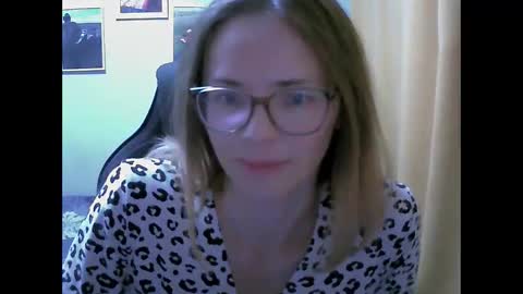 Snapshot of sea_dream chatting on 10.03.25 SEA Dream online show from 10.03.25