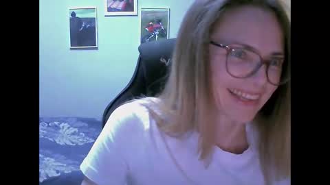 Snapshot of sea_dream chatting on 10.05.25 SEA Dream online show from 10.05.25