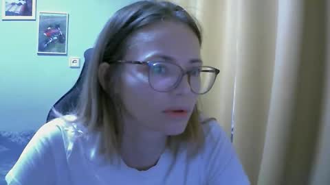 Snapshot of sea_dream chatting on 10.06.25 SEA Dream online show from 10.06.25