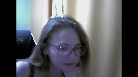 Snapshot of sea_dream chatting on 10.09.25 SEA Dream online show from 10.09.25