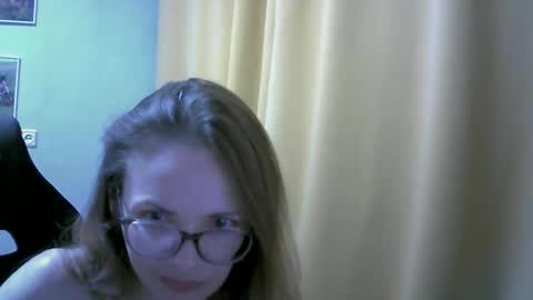 Snapshot of sea_dream chatting on 10.11.25 SEA Dream online show from 10.11.25