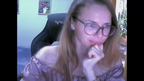 Snapshot of sea_dream chatting on 10.16.25 SEA Dream online show from 10.16.25