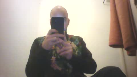Snapshot of sean20775 chatting on 10.11.25 Sean online show from 10.11.25