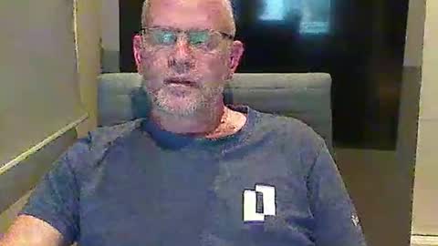 Snapshot of seargents chatting on 11.10.25 seargents online show from 11.10.25