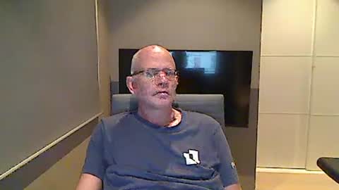 Snapshot of seargents chatting on 11.12.25 seargents online show from 11.12.25