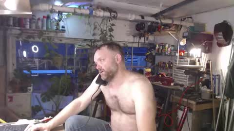 Snapshot of seattlemanwhore chatting on 11.12.25 Seattlemanwhore online show from 11.12.25