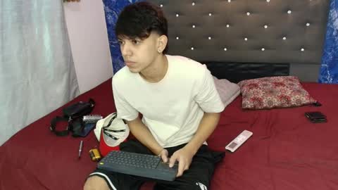 sebas_pretty7 online show from 11.23.25