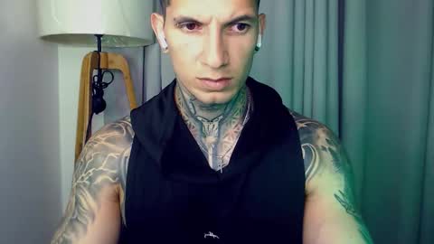 Snapshot of sebastian_muss chatting on 11.25.25 Sebastian online show from 11.25.25