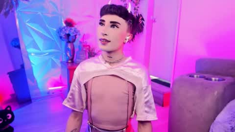     .  INDEPENDENT MODEL online show from 03.04.26