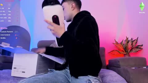     .  INDEPENDENT MODEL online show from 04.05.26