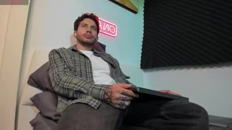 Lucian Sinclair online show from 11.24.25