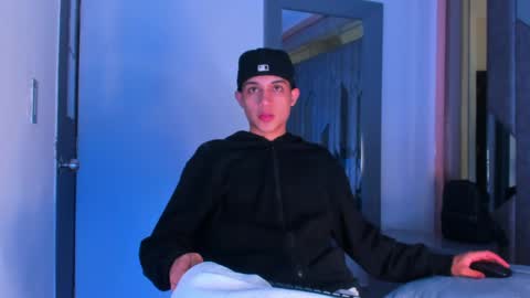 Snapshot of sebax_00 chatting on 04.12.26 Sebastian online show from 04.12.26