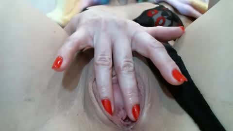 Snapshot of secretlisa chatting on 02.04.25 SecretLisa online show from 02.04.25