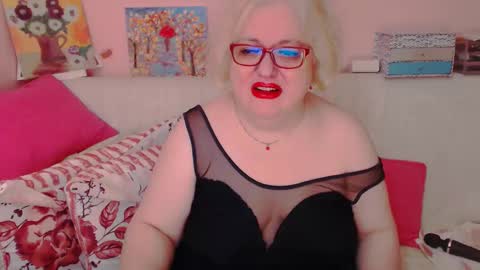 Snapshot of secretloverbbw chatting on 10.21.25 Alice online show from 10.21.25