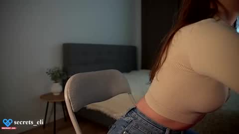 Snapshot of secrets_eli chatting on 11.04.25 Eliz online show from 11.04.25