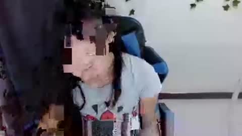 Snapshot of seducive_allea chatting on 11.10.25 seducive_allea online show from 11.10.25