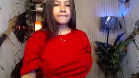 Snapshot of seductive_elle chatting on 10.24.25 ellie online show from 10.24.25