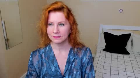 Snapshot of seductive_foxy_ chatting on 09.21.25 seductive_foxy_ online show from 09.21.25