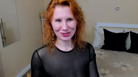 Snapshot of seductive_foxy_ chatting on 09.23.25 seductive_foxy_ online show from 09.23.25