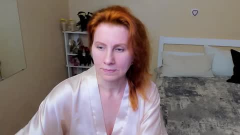 Snapshot of seductive_foxy_ chatting on 09.29.25 seductive_foxy_ online show from 09.29.25