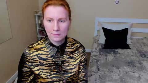 Snapshot of seductive_foxy_ chatting on 10.03.25 seductive_foxy_ online show from 10.03.25