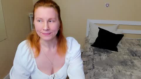 Snapshot of seductive_foxy_ chatting on 10.07.25 seductive_foxy_ online show from 10.07.25